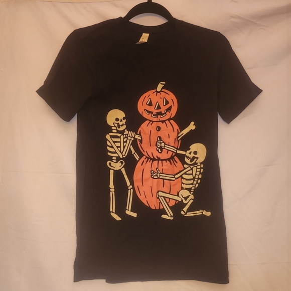 skeletons building snowman xmas tshirt - Picture 3 of 6
